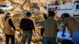 Activistas y autoridades reanudan búsquedas en colonia Bicentenario de Tecate tras hallazgos previos