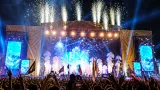 Mötley Crüe congrega a miles en la FENAPO durante concierto gratuito