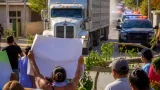 Vecinos de Molas bloquean paso de camión porcícola y rechazan expansión de granjas