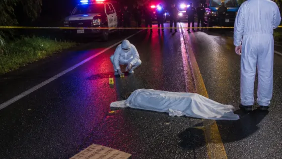 Hallan cuerpo decapitado en la carretera Villahermosa–Frontera; hay mensaje con amenazas