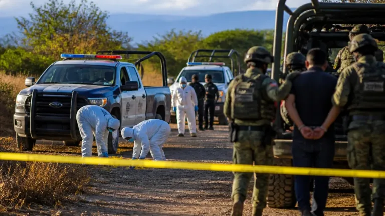 Asesinan a dos policías en La Pila; detienen a un presunto responsable tras operativo