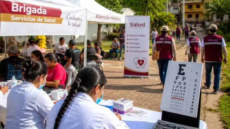 Brigada estatal acerca servicios de salud y apoyos al ejido Ampliación La Hincada en Ciudad Valles