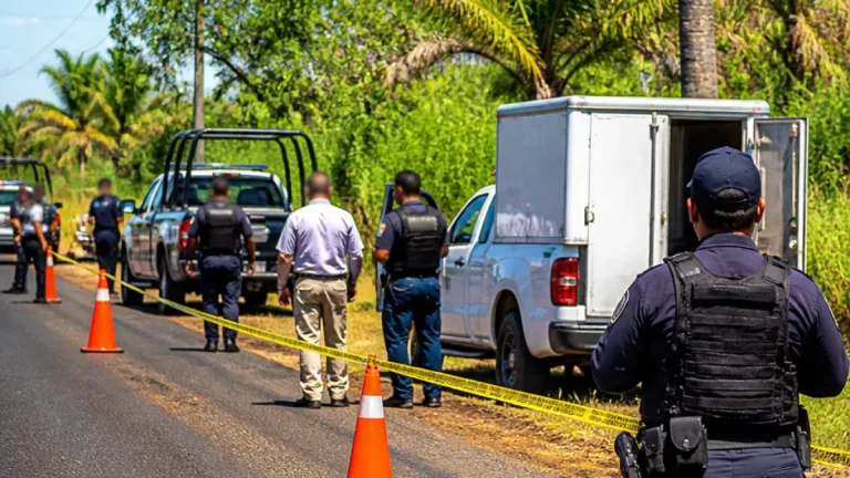 Hallan cuerpo putrefacto en carreterra Cárdenas-Comalcalco; movilización policial en la zona