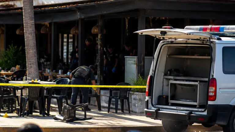 Mazatlán: empleada de restaurante muere por bala perdida en El Habal