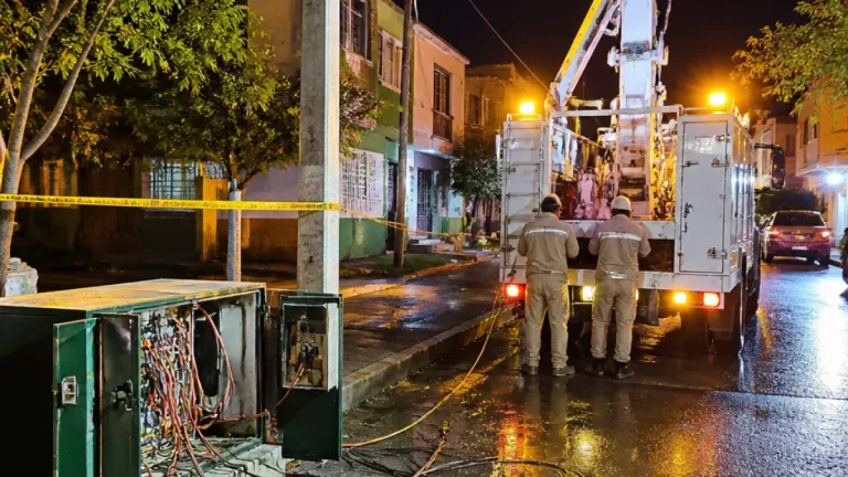 Tizayuca: más de 12 horas sin luz e internet en Los Héroes tras presunto robo de cable